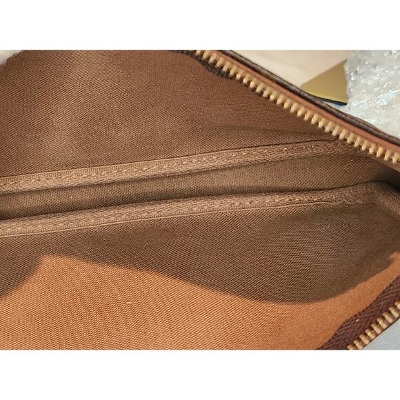 Louis Vuitton Pochette Accessoires Monogram Canvas Shoulder Bag Vintage LV - Picture 12 of 15